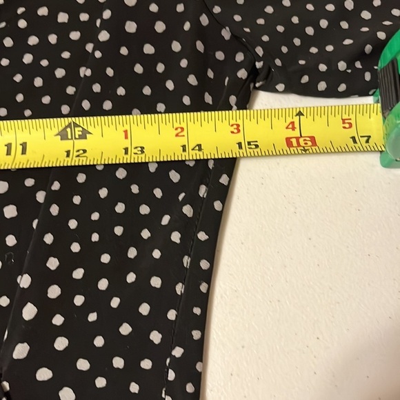 Anne Klein faux wrap top.!Blk/white. Sz sm - Picture 5 of 7